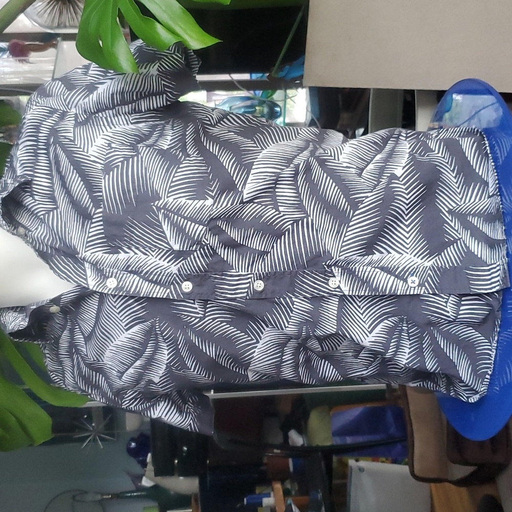 Short sleeve shirt